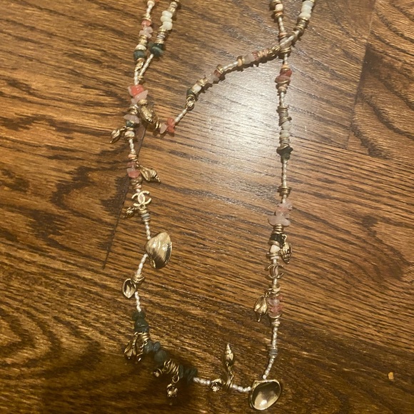 AUTHENTIC CHANEL beaded shell necklace - Picture 8 of 13